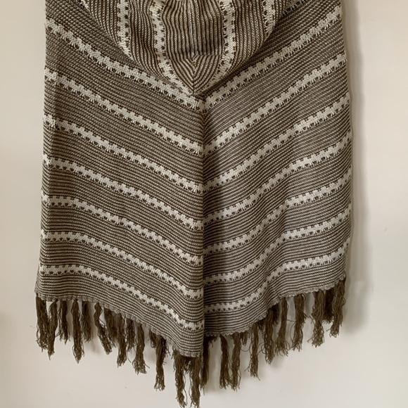 BCBG MAX AZRIA OLIVE GREEN CREAM GOLD METALLIC STRIPE HOOD FRINGE PONCHO SZ S/M - Picture 10 of 10